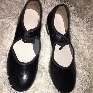 Girl’s tap shoes